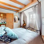 Casa vacanze Lovely In With Sauna *
